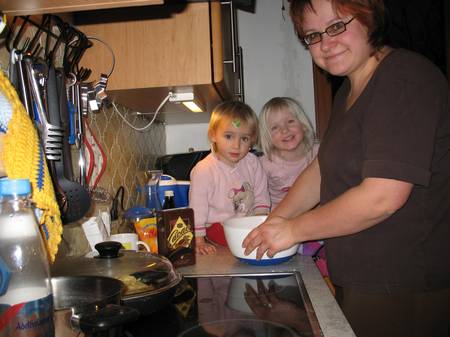 Uta, Amelie une Elisa in der Küche